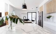 vinilo_decoracion_cover_styl_marmol_blanco_U3_colocacion_cocina_baños_fundicion